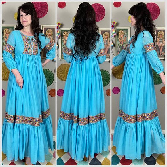 Vintage 1970s Blue Embroidered  Boho Gauzy Cotton Peasant Dress - Picture 3 of 10